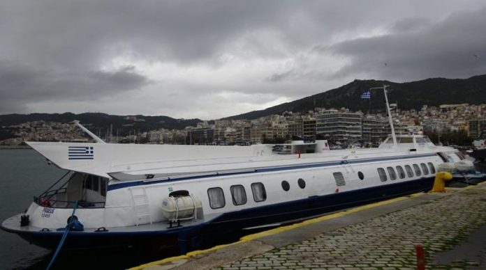 Καβάλα: Το δελφίνι αναλαμβάνει εκ νέου δράση Καβάλα: Το δελφίνι αναλαμβάνει εκ νέου δράση