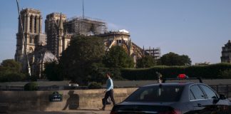 Συναγερμός στη Γαλλία: Ο καύσωνας απειλεί τον καμμένο Ναό της Παναγίας των Παρισίων