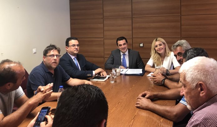 Συνάντηση Φ. Αραμπατζή και Κ. Σκρέκα με εκπροσώπους τευτλοκαλλιεργητών Συνάντηση Φ. Αραμπατζή και Κ. Σκρέκα με εκπροσώπους τευτλοκαλλιεργητών