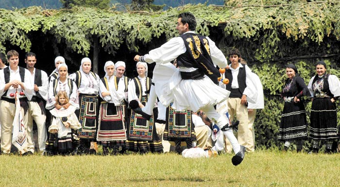 sygkinisi-kai-deos-sta-antamomata-vlachon-kai-sarakatsanaion-163045