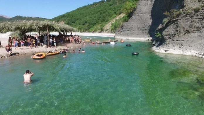 Άρτα: Η επίδραση του φυσικού περιβάλλοντος στην εξέλιξη της Ιστορίας του τόπου Άρτα: Η επίδραση του φυσικού περιβάλλοντος στην εξέλιξη της Ιστορίας του τόπου