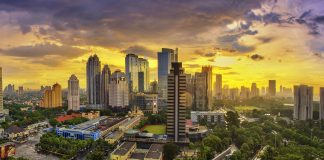 Η Ινδονησία αναγκάζεται να αλλάξει πρωτεύουσα επειδή...βυθίζεται