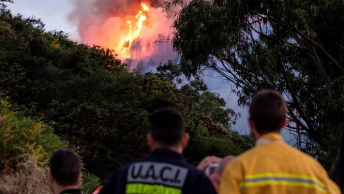 Ανεξέλεγκτη μαίνεται η πυρκαγιά στα Γκραν Κανάρια της Ισπανίας- Απομακρύνθηκαν 8.000 άνθρωποι