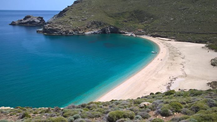 Αναπτυξιακός χωρίς διατάξεις για τον αιγιαλό