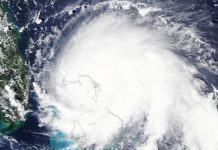 Ένας από τους ισχυρότερους τυφώνες των τελευταίων ετών πλήττει τις Μπαχάμες