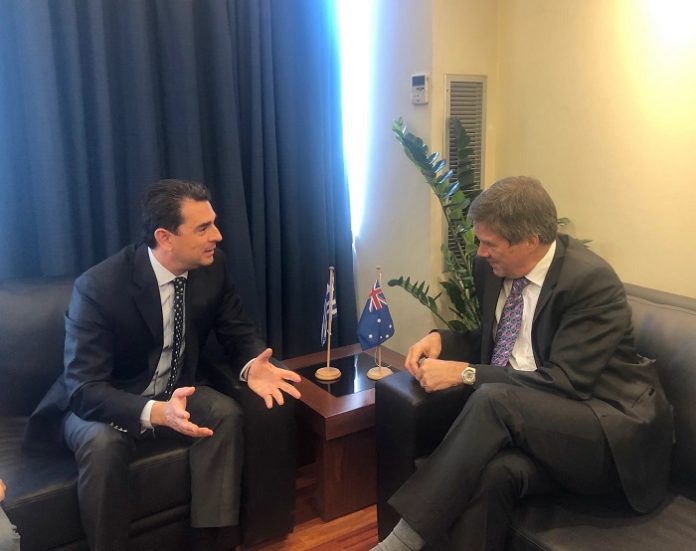 Η Φέτα στο επίκεντρο συνάντησης του Κώστα Σκρέκα με τον Αυστραλό Επιτετραμμένο Jon Philip Η Φέτα στο επίκεντρο συνάντησης του Κώστα Σκρέκα με τον Αυστραλό Επιτετραμμένο Jon Philip