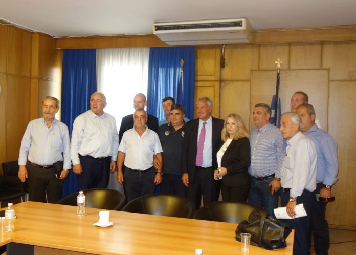 Συνάντηση Μ. Βορίδη με παραγωγούς καπνών και ακτινιδίων της Πιερίας Συνάντηση Μ. Βορίδη με παραγωγούς καπνών και ακτινιδίων της Πιερίας