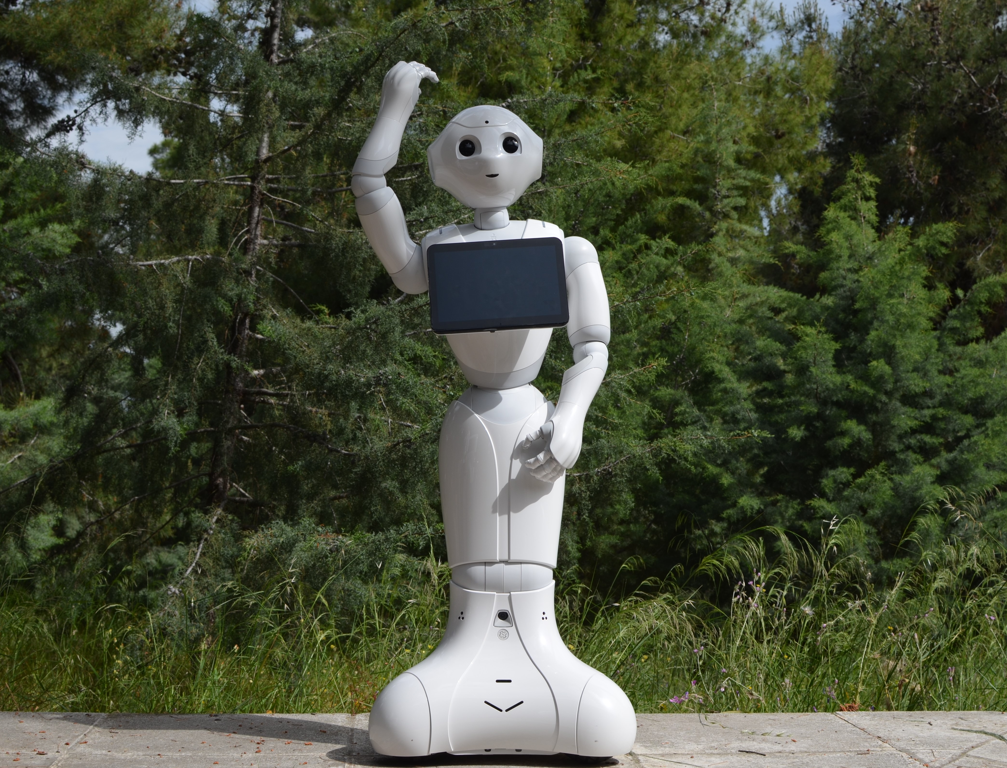 synergasia-dimokritou-kai-diethnous-aerolimena-athinon-gia-ta-dyo-robot-pepper-tou-aerodromiou-170379