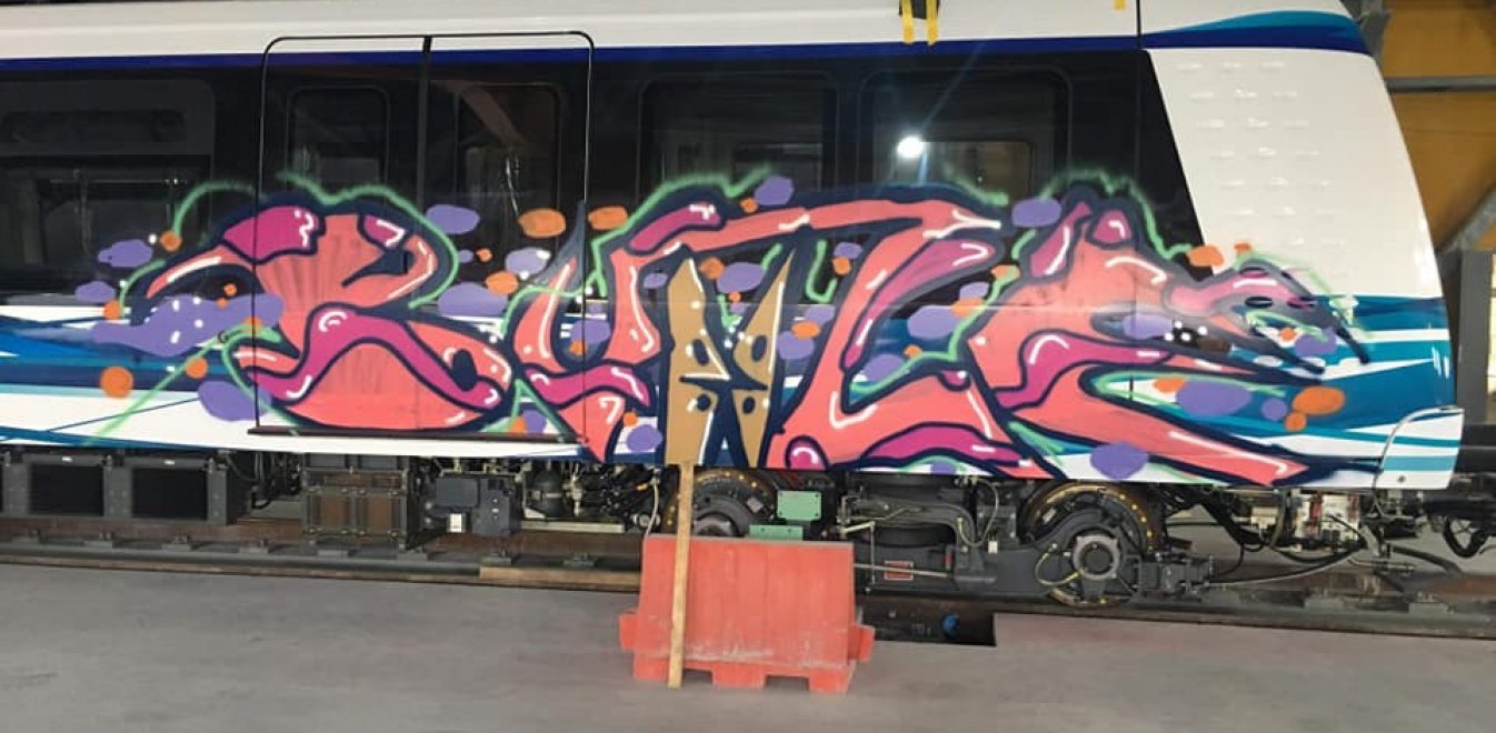 thessaloniki-vandalismos-vagonion-metro-pou-vriskontai-sto-amaxostasio-tis-pylaias-172024