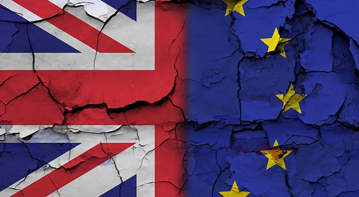 paratasi-akomi-kai-mechri-ton-fevrouario-skeftetai-i-ee-gia-to-brexit-an-den-epikyrothei-i-symfonia-175438