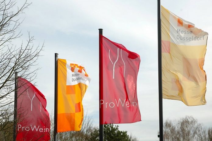Οι επαγγελματίες του παγκόσμιου αμπελοοινικού τομέα προβλέπουν άμεσες συνέπειες στις επιχειρήσεις τους λόγω κλιματικής αλλαγής Οι επαγγελματίες του παγκόσμιου αμπελοοινικού τομέα προβλέπουν άμεσες συνέπειες στις επιχειρήσεις τους λόγω κλιματικής αλλαγής