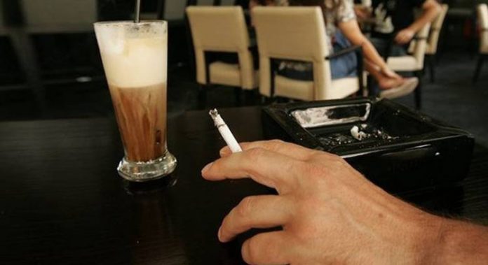 Έπεσε το πρώτο πρόστιμο για τσιγάρο στη Λαμία Έπεσε το πρώτο πρόστιμο για τσιγάρο στη Λαμία