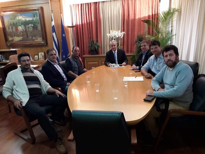 Σε καλό κλίμα η συνάντηση των παράκτιων αλιέων με τον υπουργό Αγροτικής Ανάπτυξης Σε καλό κλίμα η συνάντηση των παράκτιων αλιέων με τον υπουργό Αγροτικής Ανάπτυξης