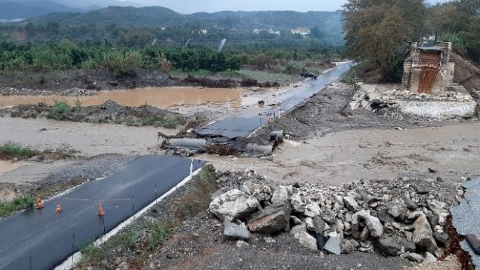 Πολλά τα προβλήματα από την κακοκαιρία στα Χανιά - Ζημιές σε θερμοκήπια (βίντεο)