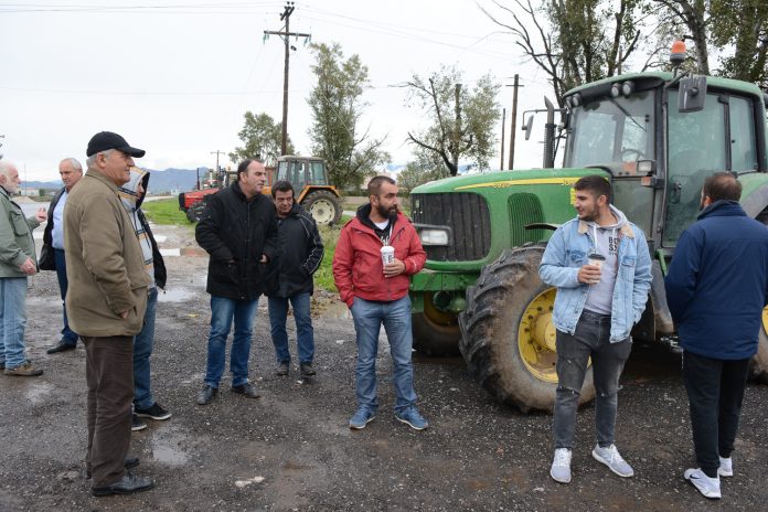 Κόντρα αγροτών αστυνομίας στην Καρδίτσα - Ηττήθηκαν από το κρύο οι Λαρισαίοι
