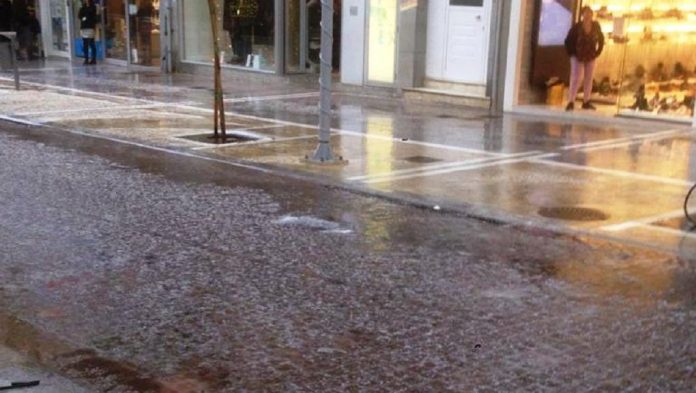 Χαλάζι στο κέντρο του Ηρακλείου Χαλάζι στο κέντρο του Ηρακλείου