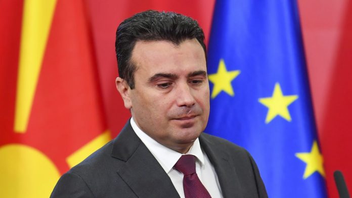 Ο πρωθυπουργός της Βόρειας Μακεδονίας Ζόραν Ζάεφ υπέβαλε στη Βουλή την παραίτηση της κυβέρνησής του, ενόψει του σχηματισμού υπηρεσιακής κυβέρνησης, η οποία αναμένεται να αναδειχθεί αργότερα σήμερα. Ο πρωθυπουργός της Βόρειας Μακεδονίας Ζόραν Ζάεφ υπέβαλε στη Βουλή την παραίτηση της κυβέρνησής του, ενόψει του σχηματισμού υπηρεσιακής κυβέρνησης, η οποία αναμένεται να αναδειχθεί αργότερα σήμερα.