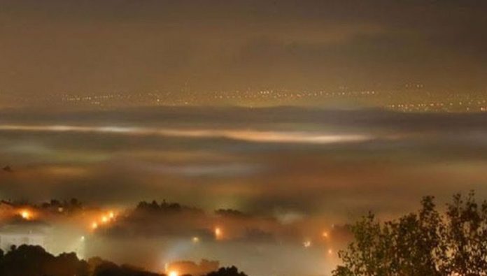 Πρωτιά στην αιθαλομίχλη τα Ιωάννινα Πρωτιά στην αιθαλομίχλη τα Ιωάννινα