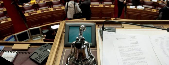Eνστάσεις από το Γραφείο Προϋπολογισμού για την αποσύνδεση εισφορών από το εισόδημα Eνστάσεις από το Γραφείο Προϋπολογισμού για την αποσύνδεση εισφορών από το εισόδημα