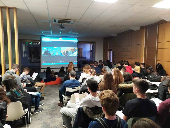 international-masterclasses-stin-amerikaniki-georgiki-scholi-gia-to-cern-190239