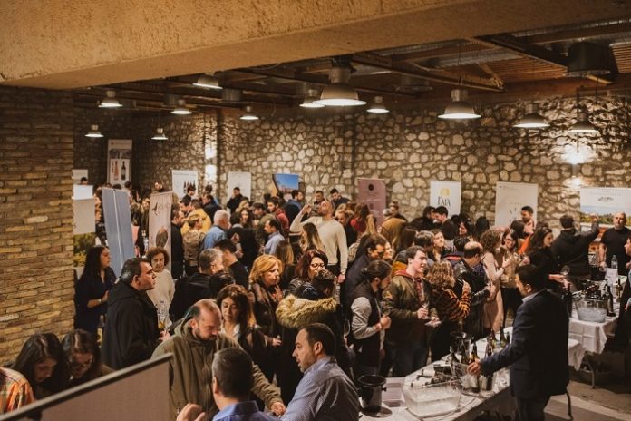 Πάνω από 1.500 επισκέπτες δοκίμασαν τα κρασιά της Ελλάδας στο Patras Wine Fair Πάνω από 1.500 επισκέπτες δοκίμασαν τα κρασιά της Ελλάδας στο Patras Wine Fair