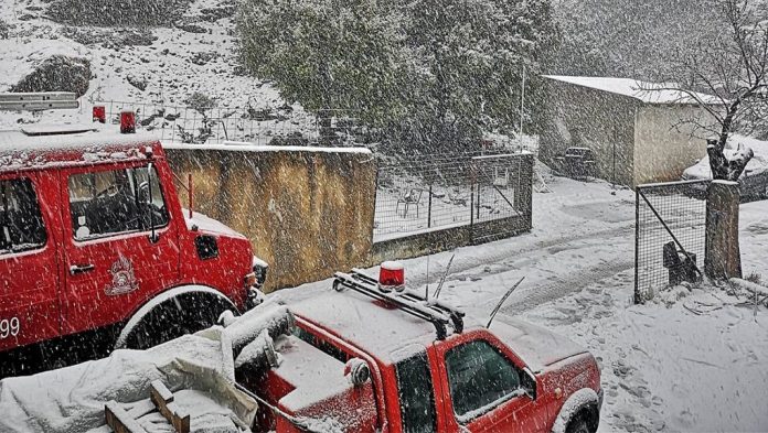 Χιόνια και κλειστά σχολεία στα ορεινά της Κρήτης