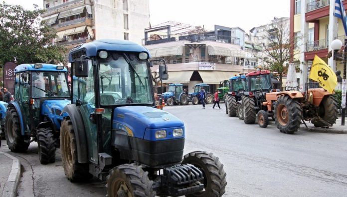 Για «εκφοβισμό με νέα αγροτοδικεία» μιλούν οι αγρότες του Τυρνάβου Για «εκφοβισμό με νέα αγροτοδικεία» μιλούν οι αγρότες του Τυρνάβου