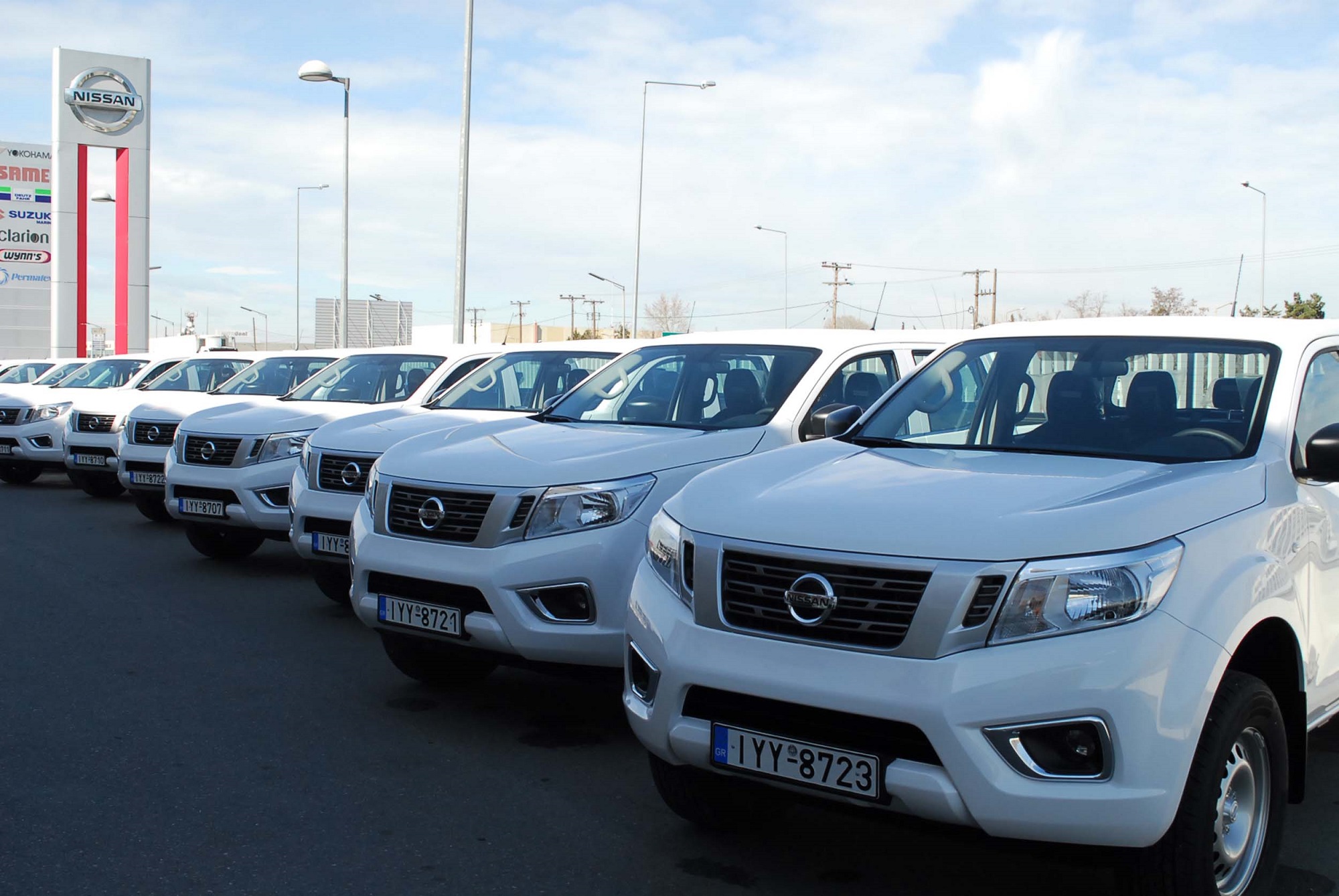 i-jp-avax-ebistevetai-ta-nissan-navara-190353