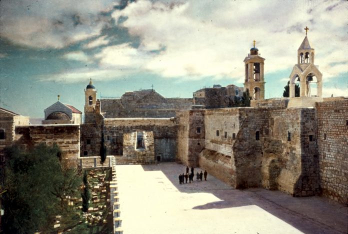 Κλείνει η Βασιλική της Γεννήσεως στην Βηθλεέμ - Απαγόρευση σε ξενοδοχεία της Δυτικής Όχθης να υποδέχονται τουρίστες Κλείνει η Βασιλική της Γεννήσεως στην Βηθλεέμ - Απαγόρευση σε ξενοδοχεία της Δυτικής Όχθης να υποδέχονται τουρίστες