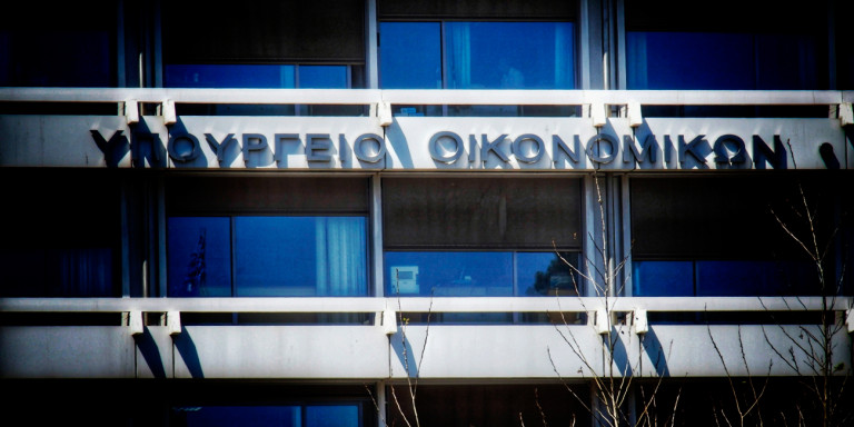 syskepsi-tou-ypourgou-oikonomikon-me-tous-trapezites-gia-ton-koronoio-191489