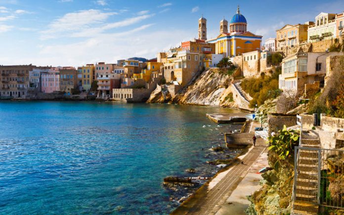 Daily Mail: Παρομοιάζει ελληνικό νησί με «Μικρή Ιταλία»