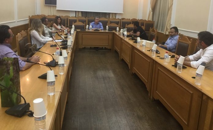 Περ. Κρήτης: Στηρίζουμε τον κλάδο των οινοποιών, προβάλουμε τα κρητικά κρασιά Περ. Κρήτης: Στηρίζουμε τον κλάδο των οινοποιών, προβάλουμε τα κρητικά κρασιά