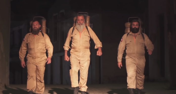 RAKIBUSTERS: Οι...ghostbusters της Κρήτης ψεκάζουν με ρακή (βίντεο) RAKIBUSTERS: Οι...ghostbusters της Κρήτης ψεκάζουν με ρακή (βίντεο)