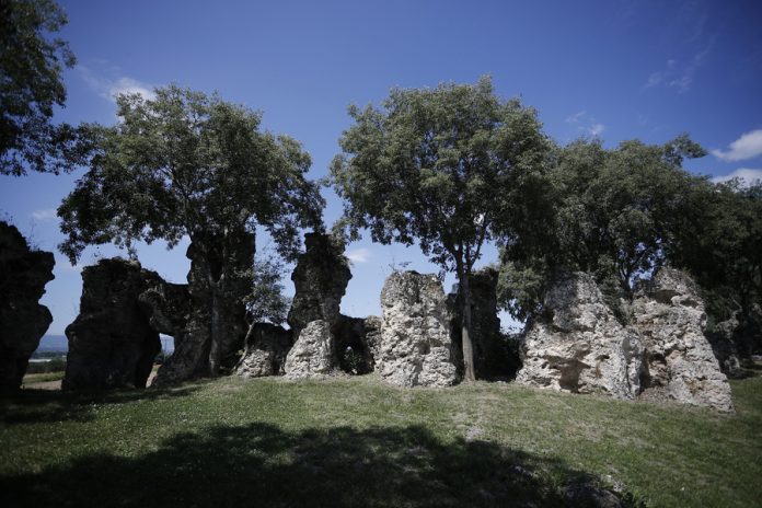 Νυμφόπετρα: Γεωλογικοί σχηματισμοί Νυμφόπετρα: Γεωλογικοί σχηματισμοί