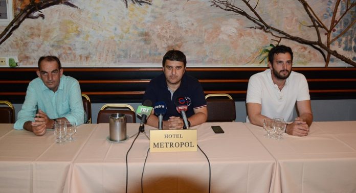 Πανθεσσαλική διαμαρτυρία αγροτών στον ΕΛΓΑ Λάρισας Πανθεσσαλική διαμαρτυρία αγροτών στον ΕΛΓΑ Λάρισας