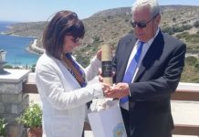 Samos Nectar: Το «κρασί των θεών» προσφέρθηκε στην πρόεδρο της Δημοκρατίας!