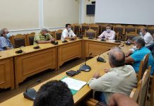 Τα προβλήματα των παραδοσιακών αποσταγματοποιών σε σύσκεψη στη Περιφέρεια Κρήτης