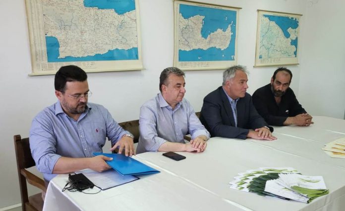 Πρόγραμμα αναμπέλωσης ανακοίνωσε από την Κρήτη ο υπουργός Αγροτικής Ανάπτυξης και Τροφίμων Πρόγραμμα αναμπέλωσης ανακοίνωσε από την Κρήτη ο υπουργός Αγροτικής Ανάπτυξης και Τροφίμων