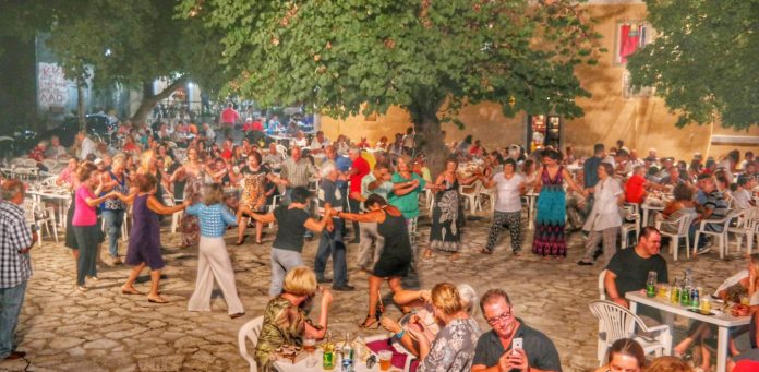 Προς απαγόρευση πανηγυριών και λοιπών μαζικών εκδηλώσεων μέχρι, τουλάχιστον, τέλος Ιουλίου Προς απαγόρευση πανηγυριών και λοιπών μαζικών εκδηλώσεων μέχρι, τουλάχιστον, τέλος Ιουλίου