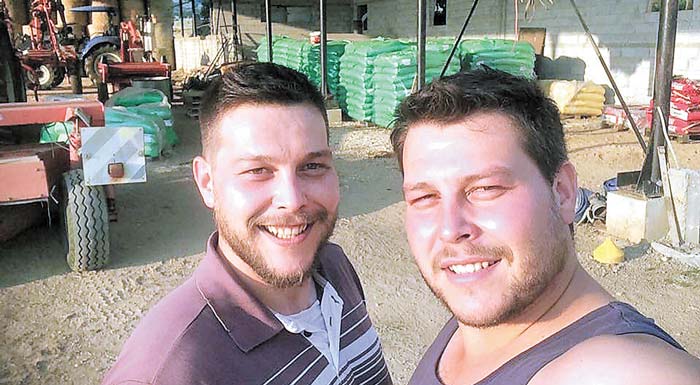 thomas-kai-christos-moschos-stin-anazitisi-tous-gia-kaseri-dimiourgisan-to-kaniaki-202477