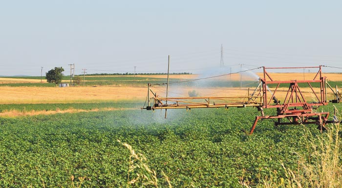 allazoun-ta-fota-stous-agrotes-apeiloun-me-diakopi-revmatos-gia-50-evro-206114