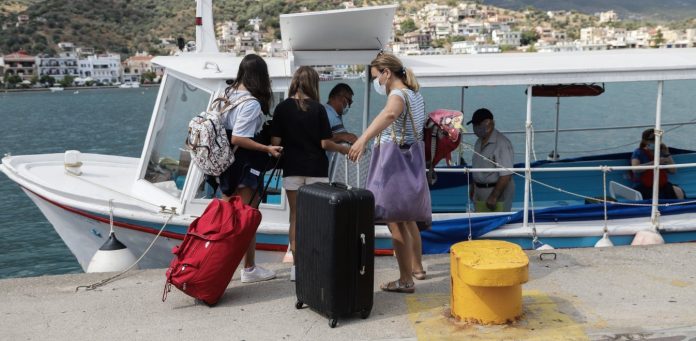 Πόρος: Άρση των περιοριστικών μέτρων - Παραμένει σε καθεστώς επιτήρησης