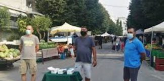 Σέρρες: Δωρεάν μάσκες στους καταναλωτές από τους μικροπωλητές της λαϊκής αγοράς