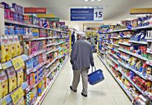 Βρετανία-Κορωνοϊός: Τα Tesco επιβάλλουν περιορισμούς στις ποσότητες προϊόντων που μπορούν να αγοράσουν οι καταναλωτές