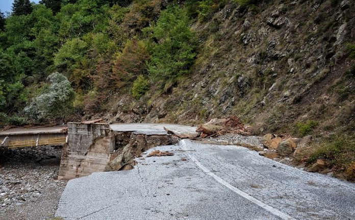 Έκκληση των κατοίκων του Λεοντίτου Καρδίτσας:«Είμαστε 13 ημέρες αποκλεισμένοι, βοηθήστε μας!»