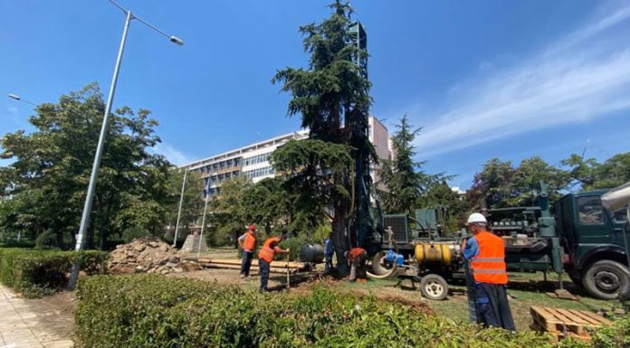 Ερευνητική γεώτρηση γεωθερμίας στον προαύλιο χώρο του Διοικητηρίου Καβάλας