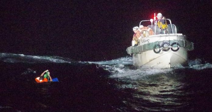 Φορτηγό πλοίο με 43 άτομα πλήρωμα και 6.000 βοοειδή βυθίστηκε στην Ιαπωνία Φορτηγό πλοίο με 43 άτομα πλήρωμα και 6.000 βοοειδή βυθίστηκε στην Ιαπωνία
