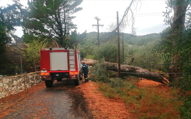 Κέρκυρα: Έντονα καιρικά φαινόμενα, διακοπή ηλεκτροδότησης και κλειστό σχολείο αύριο