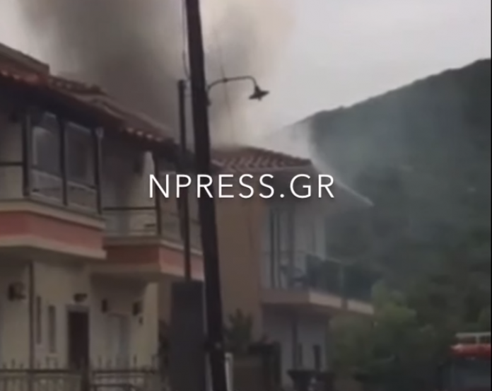 Προβλήματα σε Μεσολόγγι και Ναύπακτο από τις βροχοπτώσεις - Σπίτι έπιασε φωτιά από κεραυνό (βίντεο)