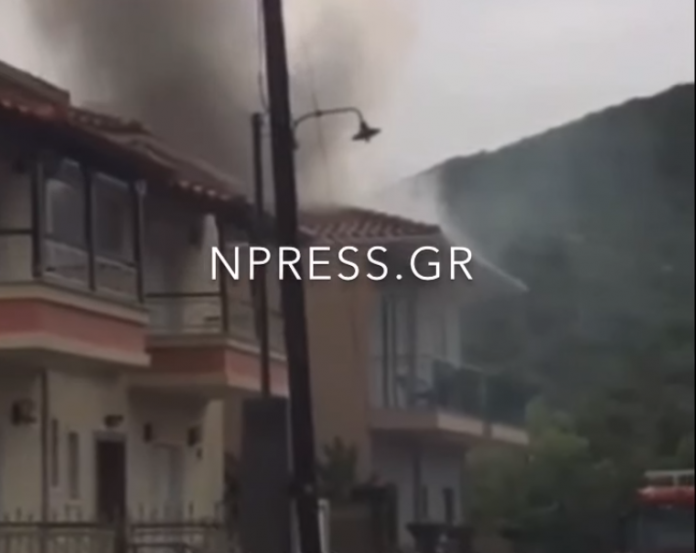 Προβλήματα σε Μεσολόγγι και Ναύπακτο από τις βροχοπτώσεις - Σπίτι έπιασε φωτιά από κεραυνό (βίντεο) Προβλήματα σε Μεσολόγγι και Ναύπακτο από τις βροχοπτώσεις - Σπίτι έπιασε φωτιά από κεραυνό (βίντεο)